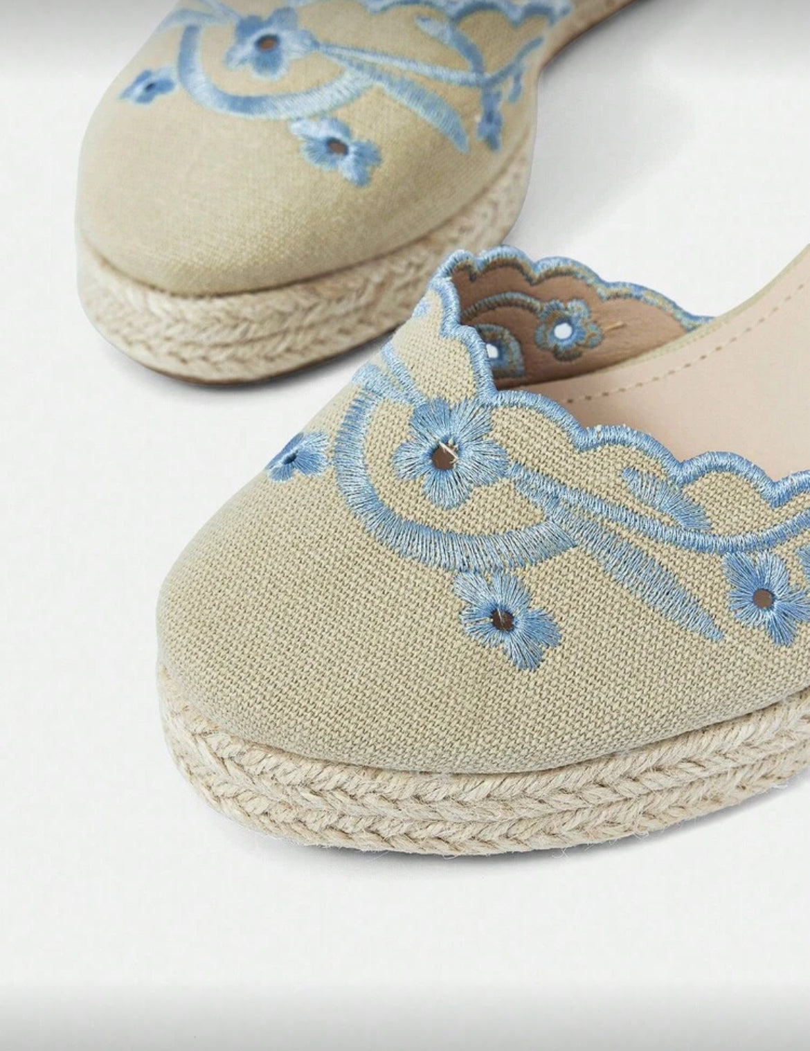 Calla | Beige Blue Ditsy Floral