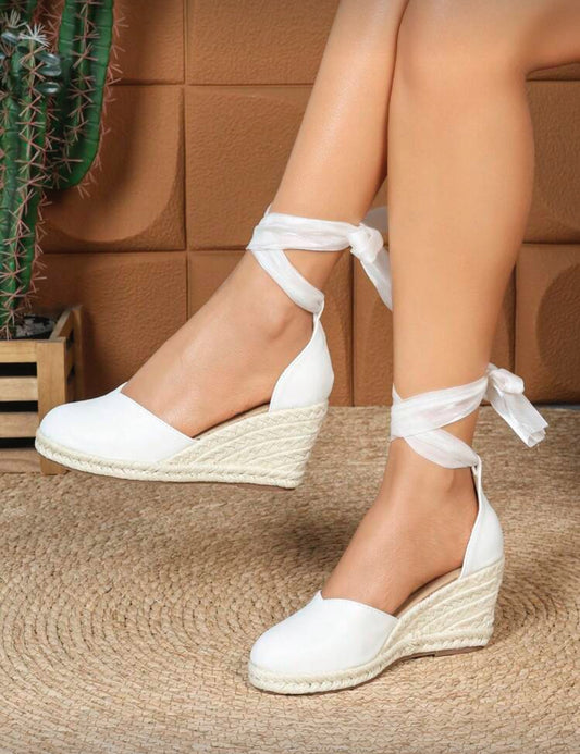 Calla | White Medium Tie