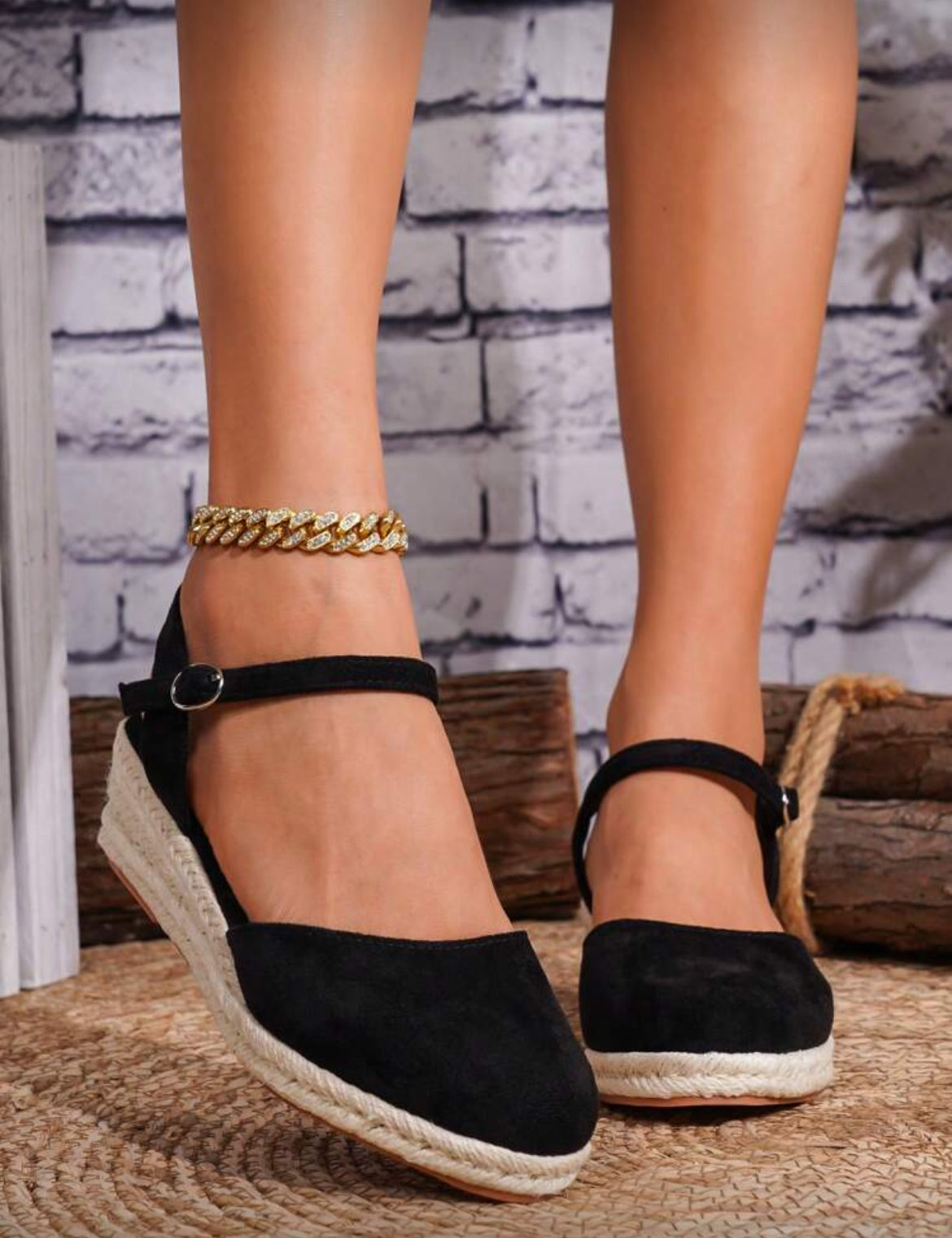 Calla | Black Low Strap