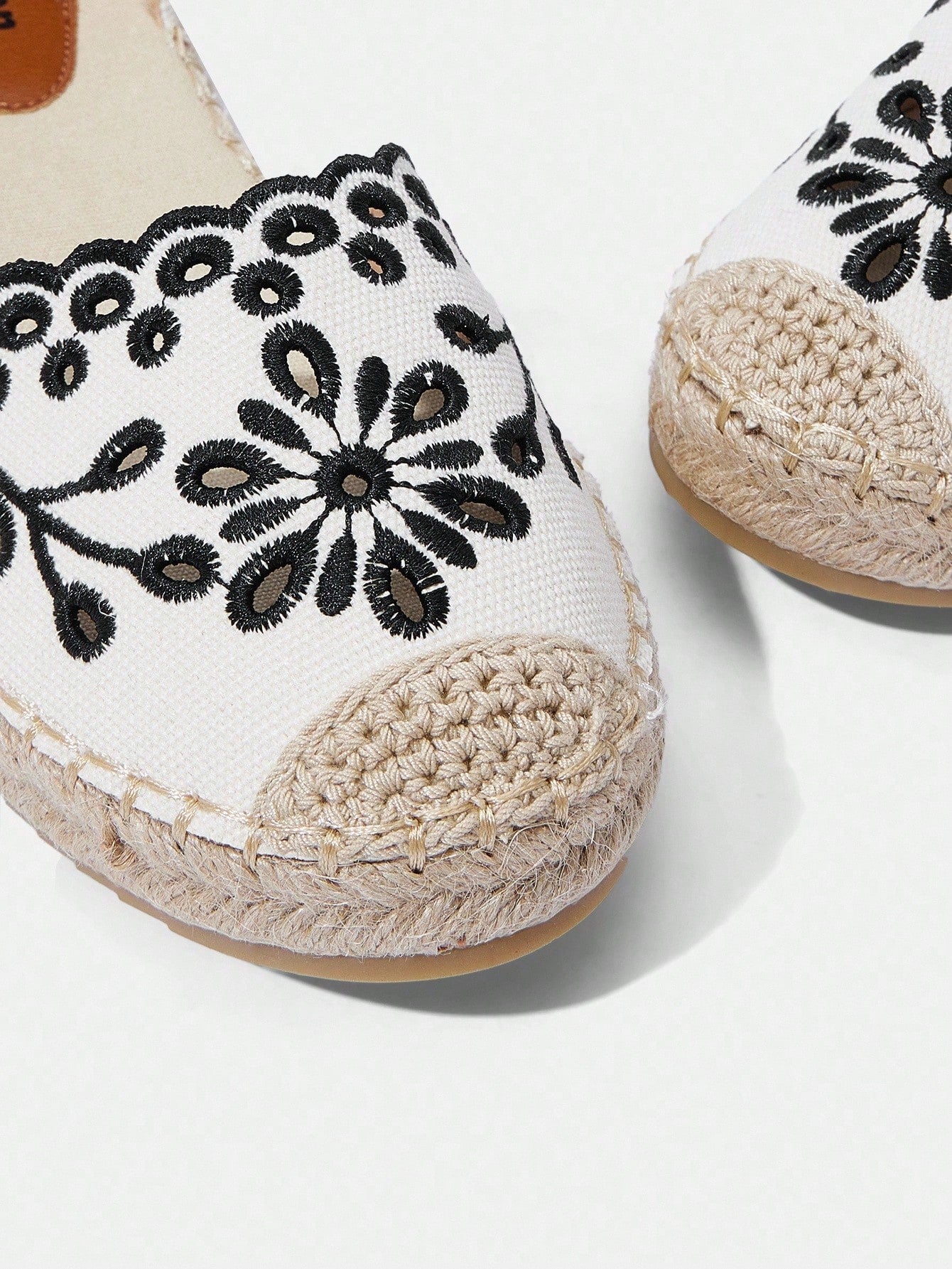 Teresa | Beige Black Ditsy Floral Tip